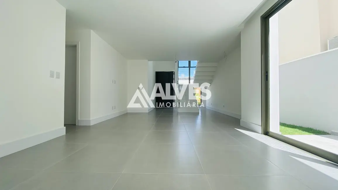 Casa de Condomínio com 4 quartos à venda, 225m2 em Papagaio, Feira De Santana - BA - imagem 8 Foto 8 de Casa de Condomínio com 4 quartos à venda, 225m2 em Papagaio, Feira De Santana - BA