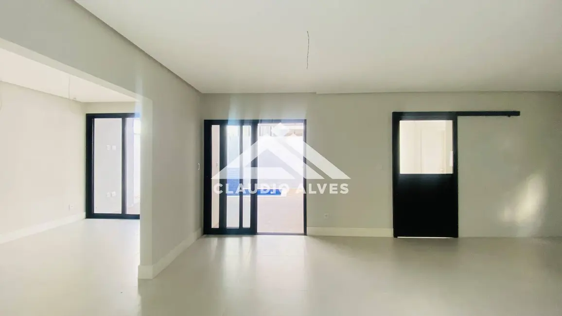 Casa de Condomínio com 3 quartos à venda, 242m2 em Feira De Santana - BA - imagem 5 Foto 5 de Casa de Condomínio com 3 quartos à venda, 242m2 em Feira De Santana - BA