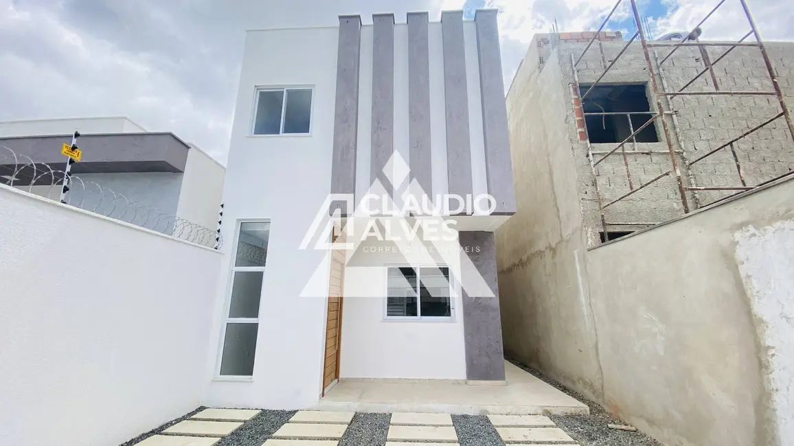Casa com 4 quartos à venda, 118m2 em Feira De Santana - BA - imagem 1 Foto 1 de Casa com 4 quartos à venda, 118m2 em Feira De Santana - BA
