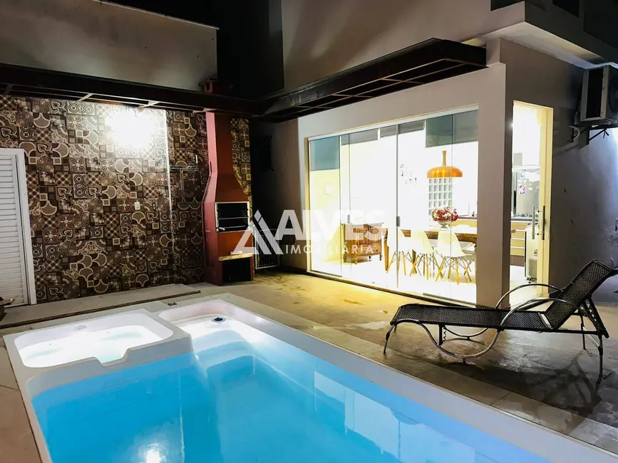 Foto 2 de Casa com 4 quartos à venda, 300m2 em Cidade Nova, Feira De Santana - BA