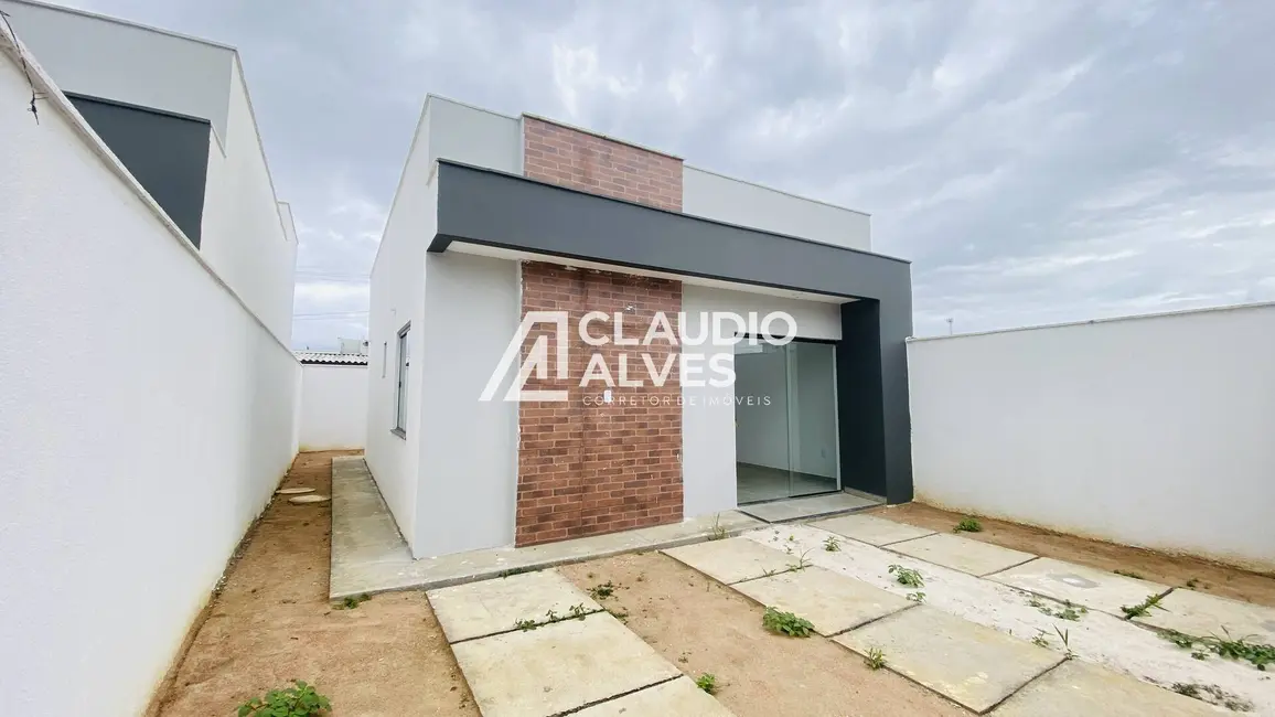 Foto 1 de Casa com 2 quartos à venda, 52m2 em Mangabeira, Feira De Santana - BA