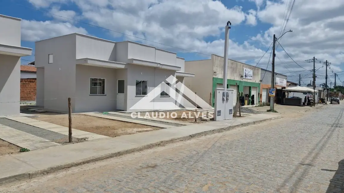 Foto 1 de Casa com 2 quartos à venda, 47m2 em Feira De Santana - BA