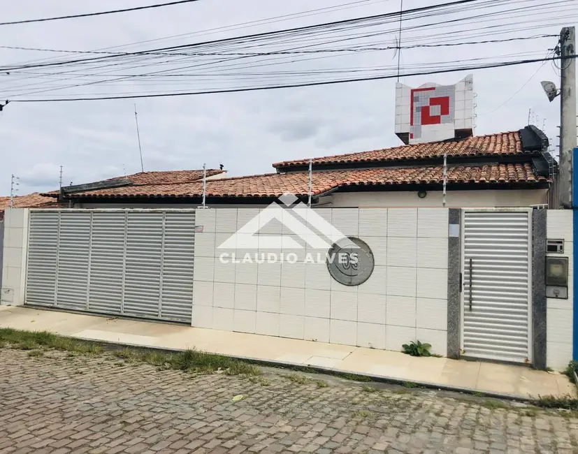 Foto 2 de Casa com 3 quartos à venda, 300m2 em Feira De Santana - BA