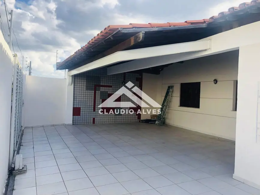 Foto 1 de Casa com 3 quartos à venda, 300m2 em Feira De Santana - BA