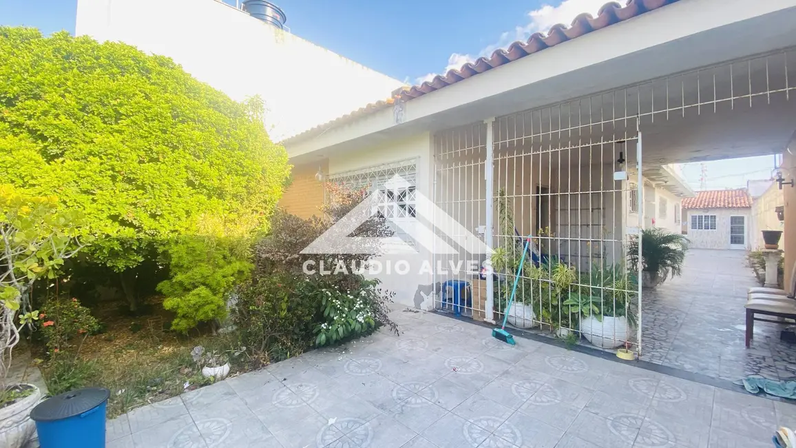 Foto 2 de Casa com 3 quartos à venda, 120m2 em Feira De Santana - BA