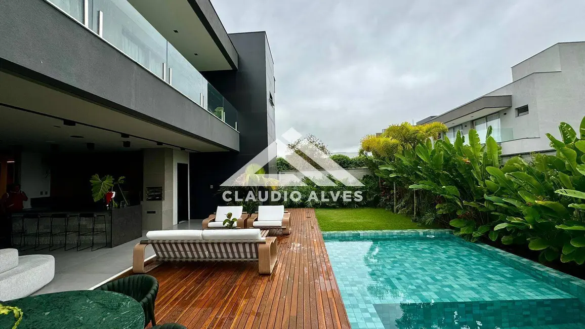 Foto 2 de Casa de Condomínio com 5 quartos à venda, 400m2 em Feira De Santana - BA