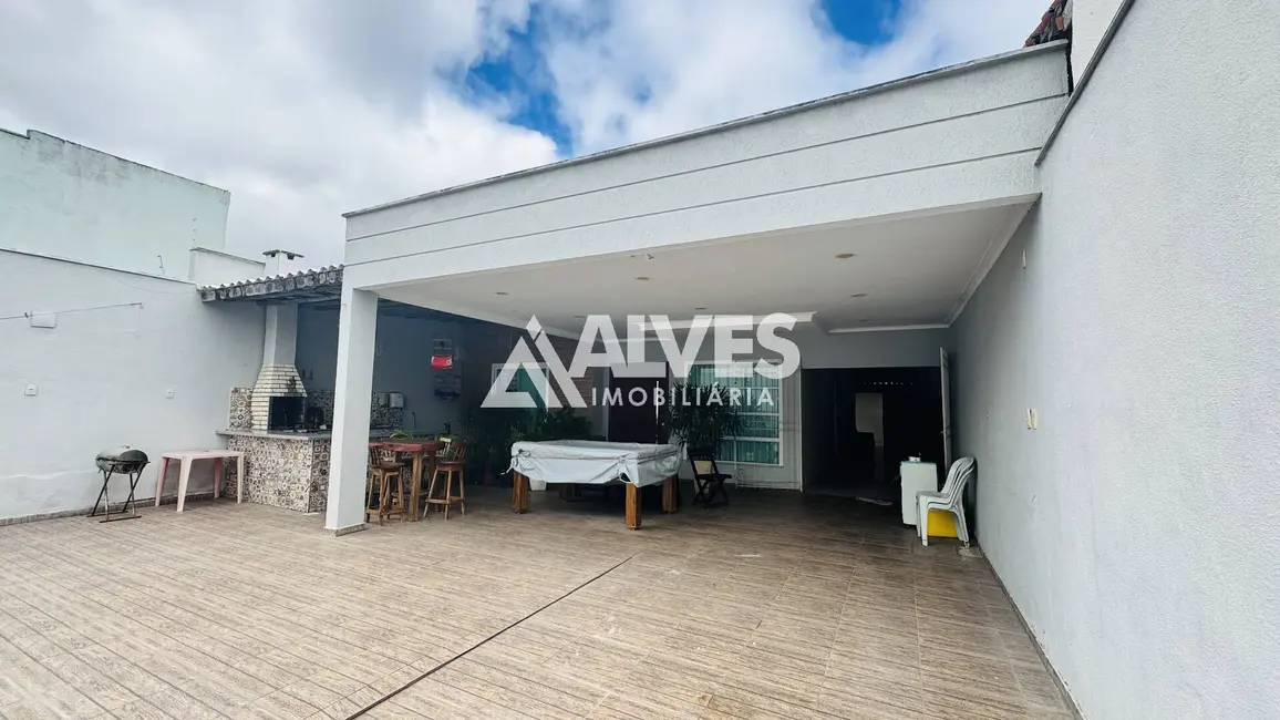 Foto 1 de Casa com 4 quartos à venda, 300m2 em Mangabeira, Feira De Santana - BA