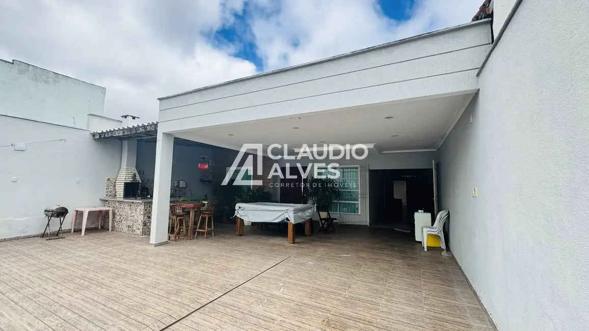 Foto 2 de Casa com 4 quartos à venda, 300m2 em Mangabeira, Feira De Santana - BA