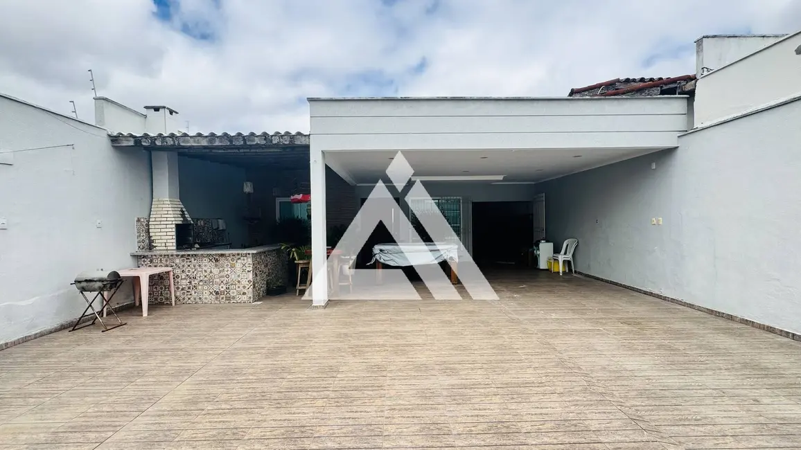 Casa com 4 quartos à venda, 300m2 em Feira De Santana - BA - imagem 3 Foto 3 de Casa com 4 quartos à venda, 300m2 em Feira De Santana - BA