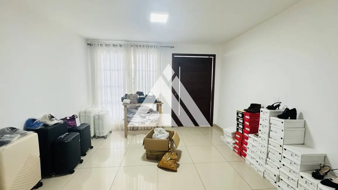 Casa com 4 quartos à venda, 300m2 em Feira De Santana - BA - imagem 9 Foto 9 de Casa com 4 quartos à venda, 300m2 em Feira De Santana - BA