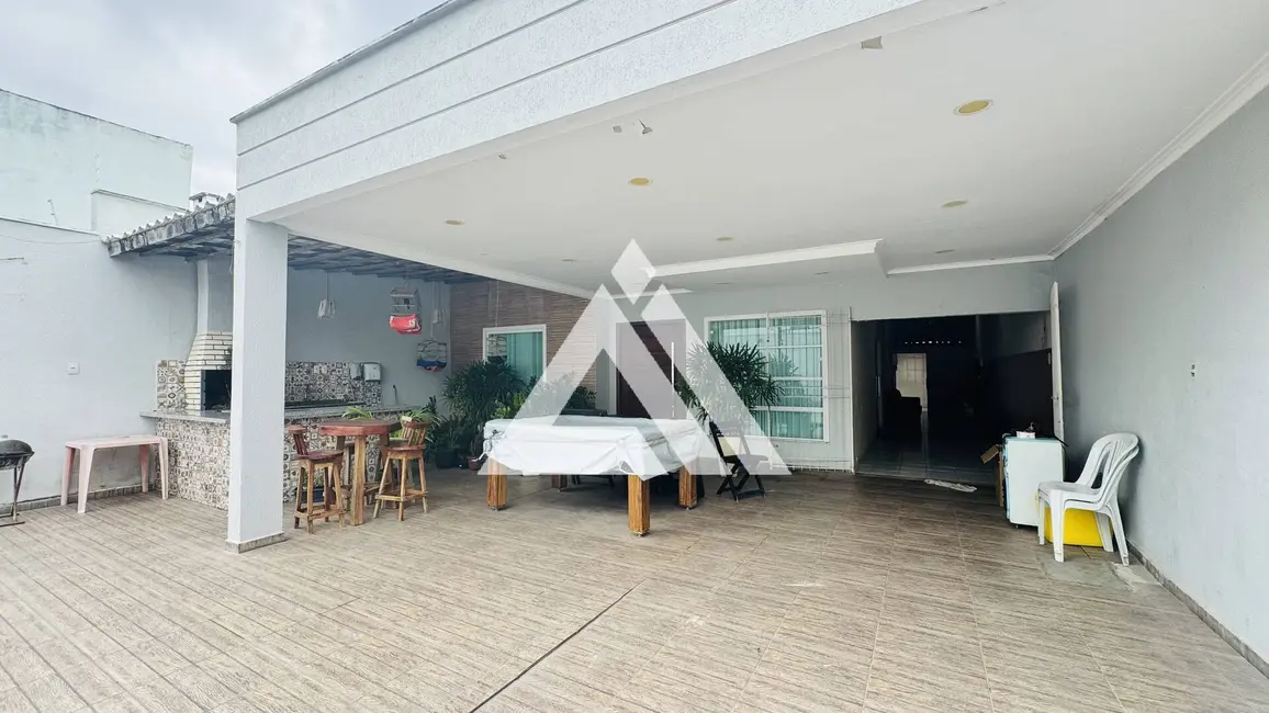 Casa com 4 quartos à venda, 300m2 em Feira De Santana - BA - imagem 8 Foto 8 de Casa com 4 quartos à venda, 300m2 em Feira De Santana - BA