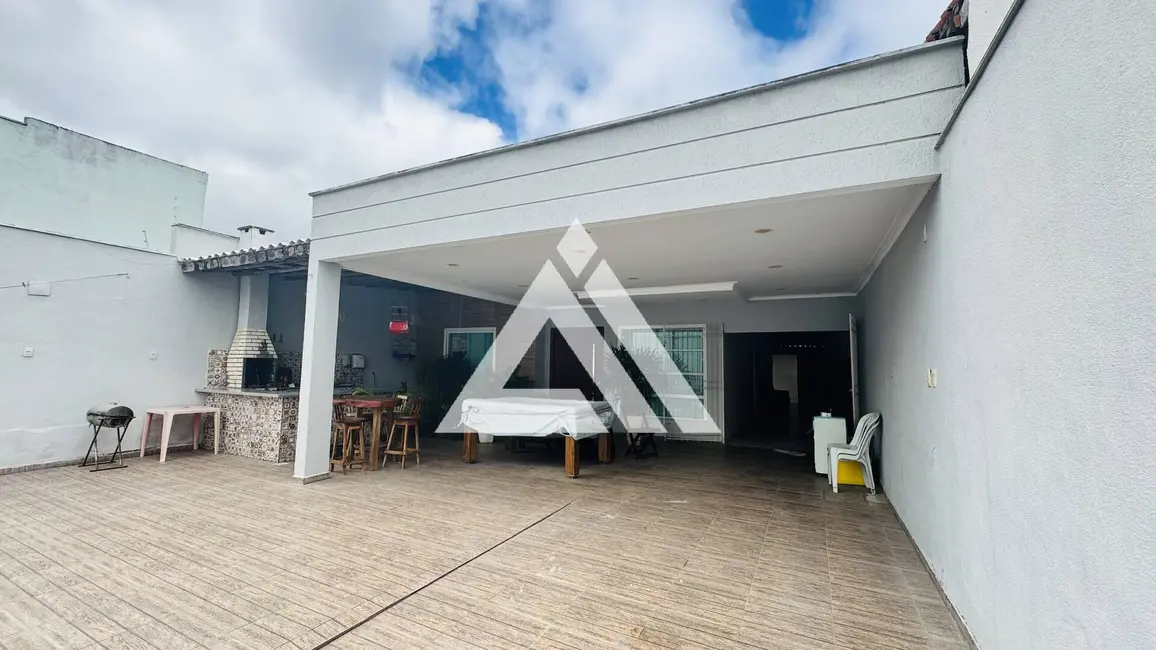 Casa com 4 quartos à venda, 300m2 em Feira De Santana - BA - imagem 1 Foto 1 de Casa com 4 quartos à venda, 300m2 em Feira De Santana - BA