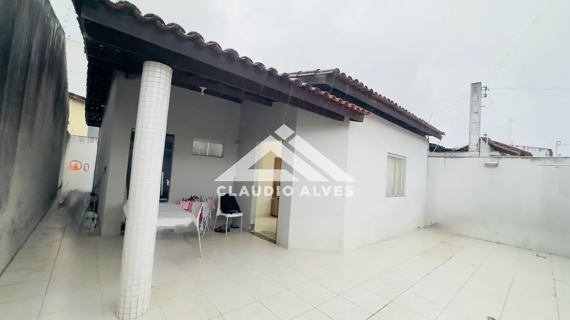 Foto 2 de Casa com 2 quartos à venda, 140m2 em Feira De Santana - BA