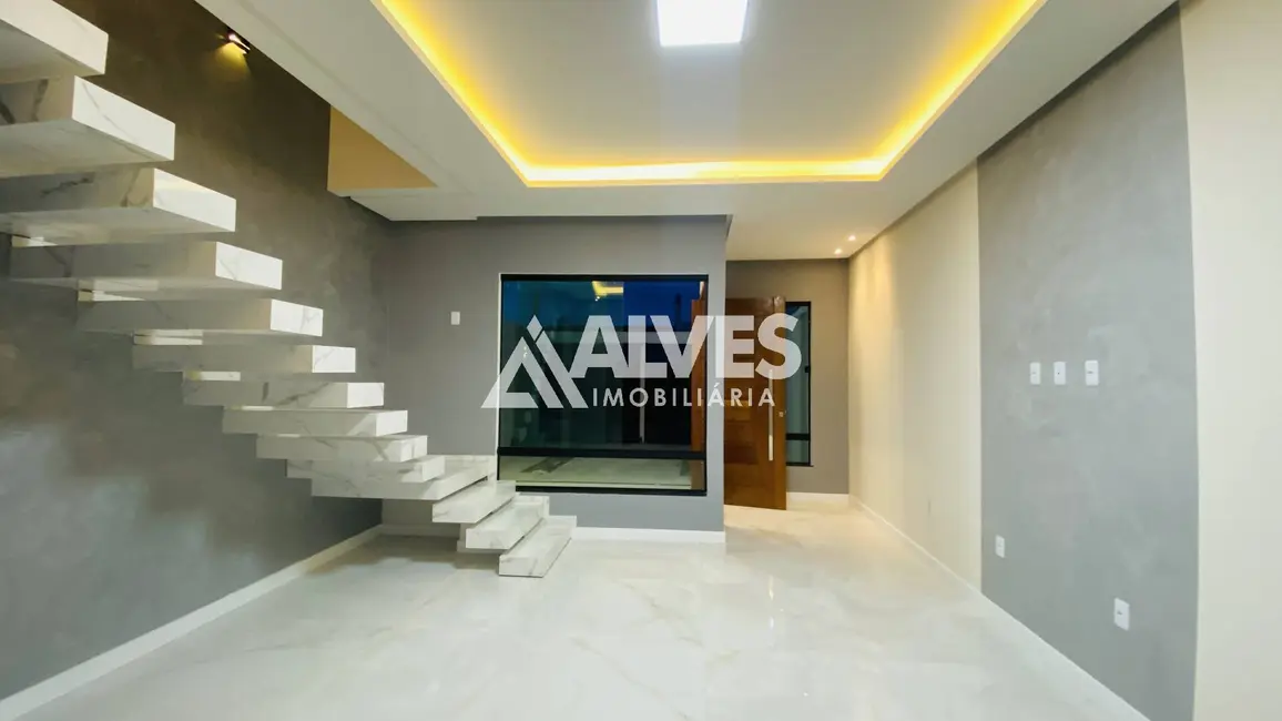 Foto 1 de Casa com 4 quartos à venda, 150m2 em Feira De Santana - BA