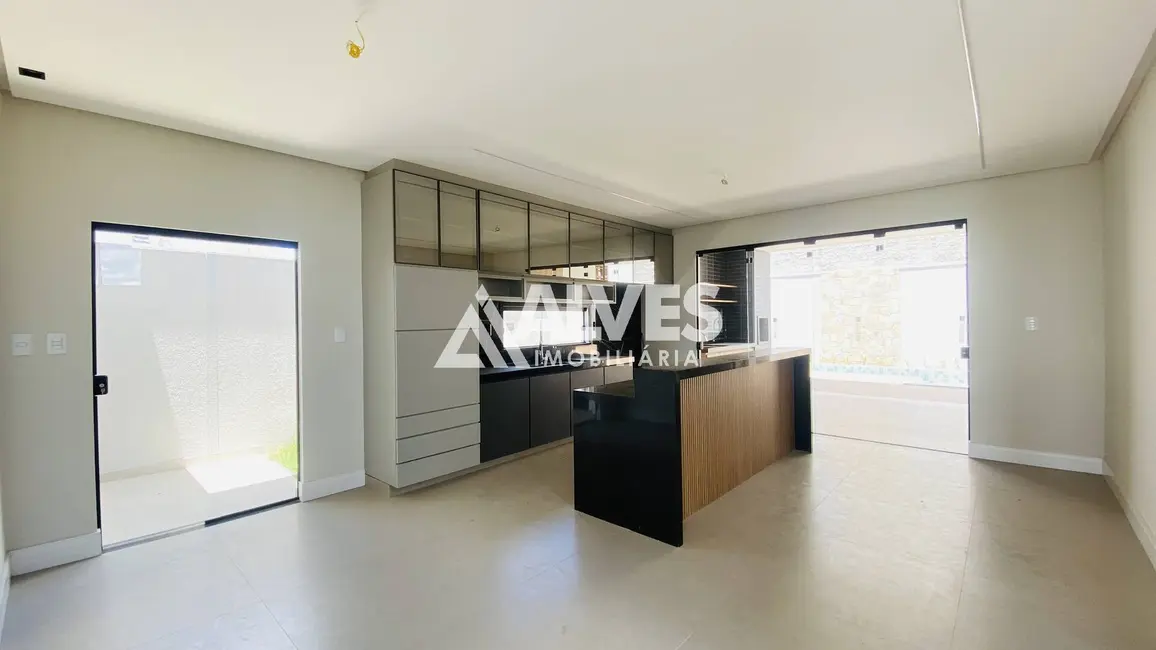 Foto 2 de Casa de Condomínio com 4 quartos à venda, 263m2 em Papagaio, Feira De Santana - BA