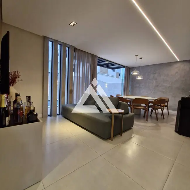 Foto 2 de Casa de Condomínio com 4 quartos à venda, 242m2 em Feira De Santana - BA