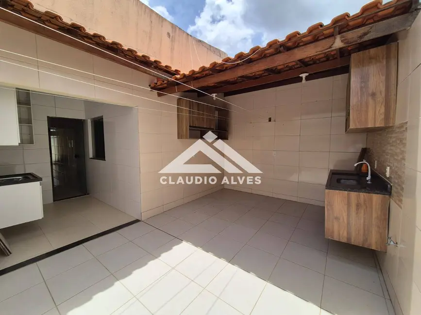 Foto 2 de Casa com 2 quartos à venda, 81m2 em Feira De Santana - BA