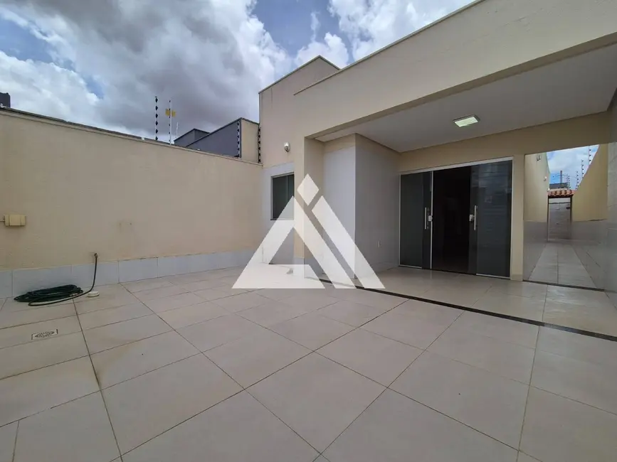 Foto 1 de Casa com 2 quartos à venda, 81m2 em Feira De Santana - BA