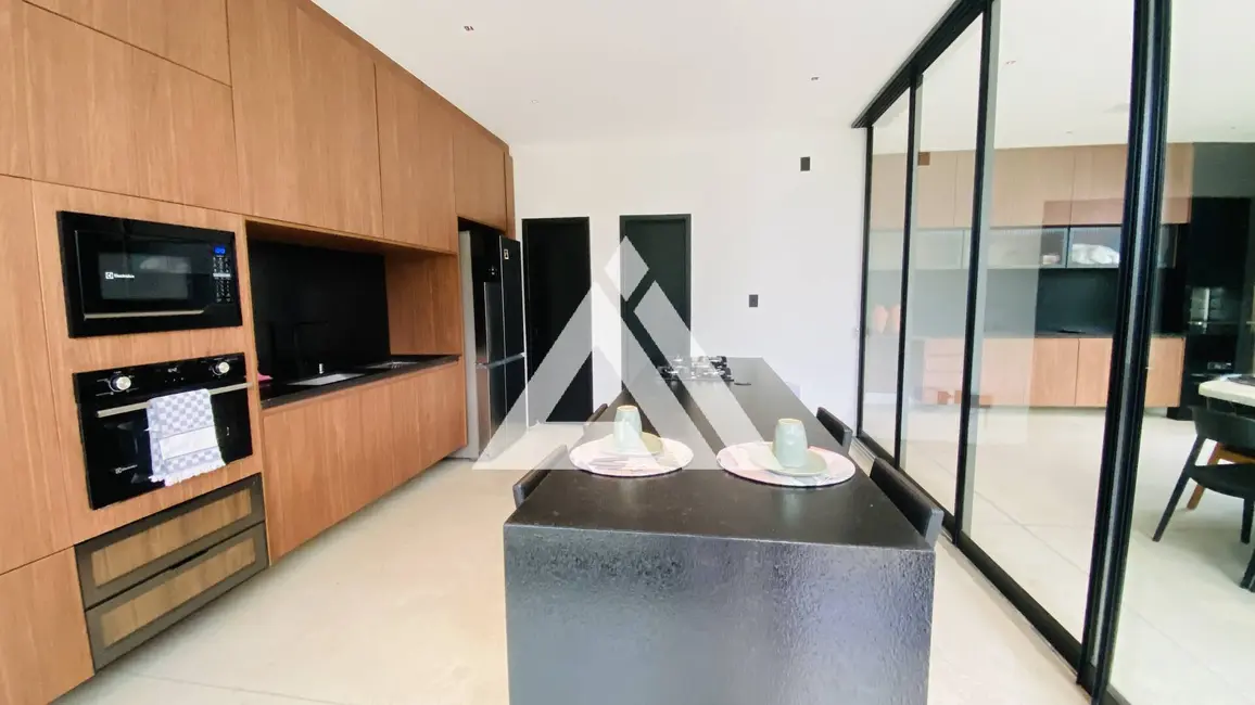 Foto 8 de Casa com 3 quartos à venda, 300m2 em Feira De Santana - BA