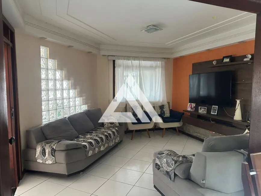 Foto 2 de Casa com 5 quartos à venda, 170m2 em Feira De Santana - BA
