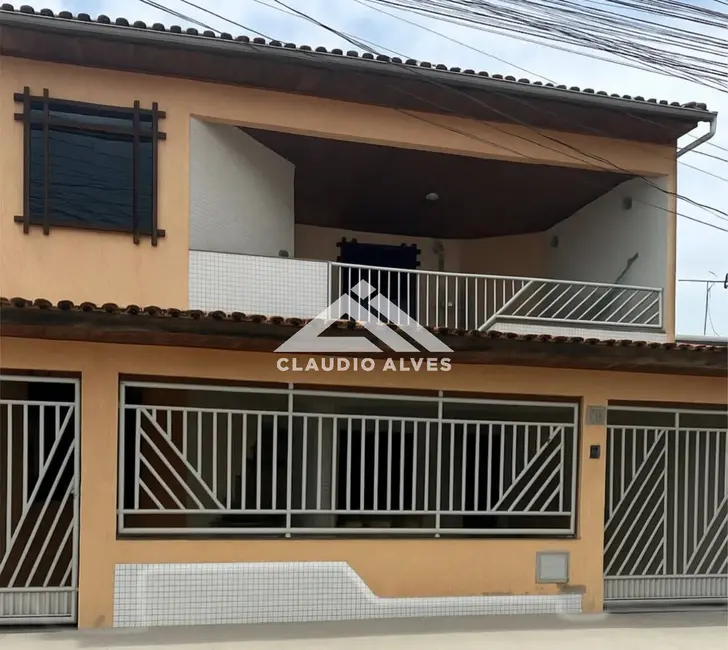 Casa com 5 quartos à venda, 170m2 em Feira De Santana - BA - imagem 1 Foto 1 de Casa com 5 quartos à venda, 170m2 em Feira De Santana - BA