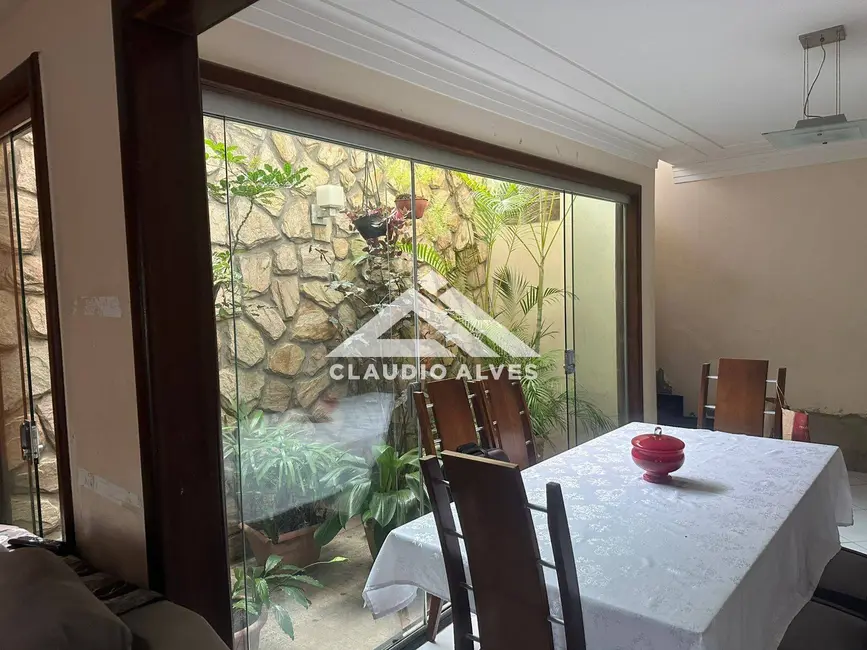Casa com 5 quartos à venda, 170m2 em Feira De Santana - BA - imagem 3 Foto 3 de Casa com 5 quartos à venda, 170m2 em Feira De Santana - BA