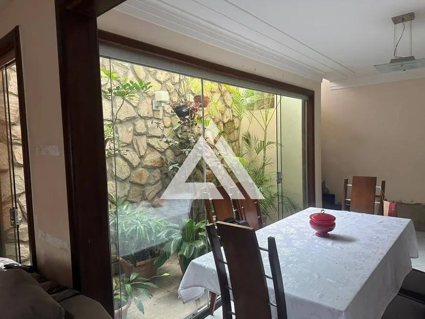 Foto 3 de Casa com 5 quartos à venda, 170m2 em Feira De Santana - BA