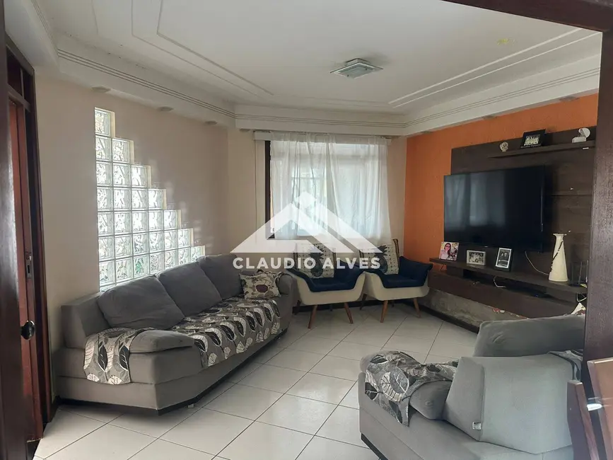 Casa com 5 quartos à venda, 170m2 em Feira De Santana - BA - imagem 2 Foto 2 de Casa com 5 quartos à venda, 170m2 em Feira De Santana - BA