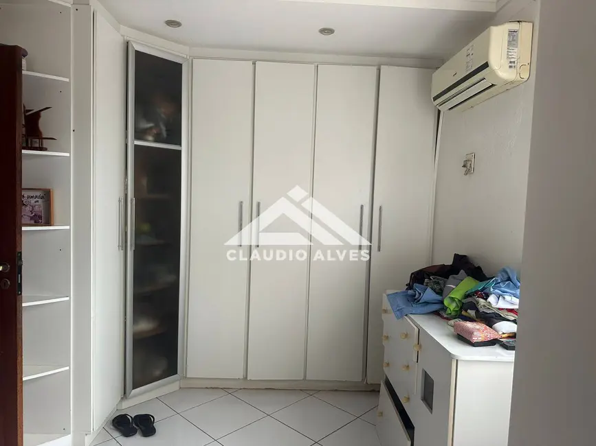 Casa com 5 quartos à venda, 170m2 em Feira De Santana - BA - imagem 9 Foto 9 de Casa com 5 quartos à venda, 170m2 em Feira De Santana - BA