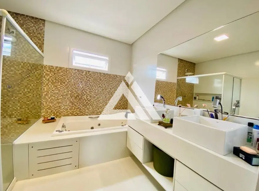 Foto 8 de Casa de Condomínio com 4 quartos para alugar, 348m2 em Feira De Santana - BA