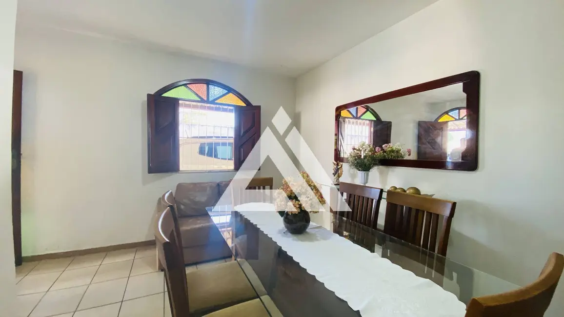 Casa com 4 quartos à venda, 200m2 em Feira De Santana - BA - imagem 8 Foto 8 de Casa com 4 quartos à venda, 200m2 em Feira De Santana - BA
