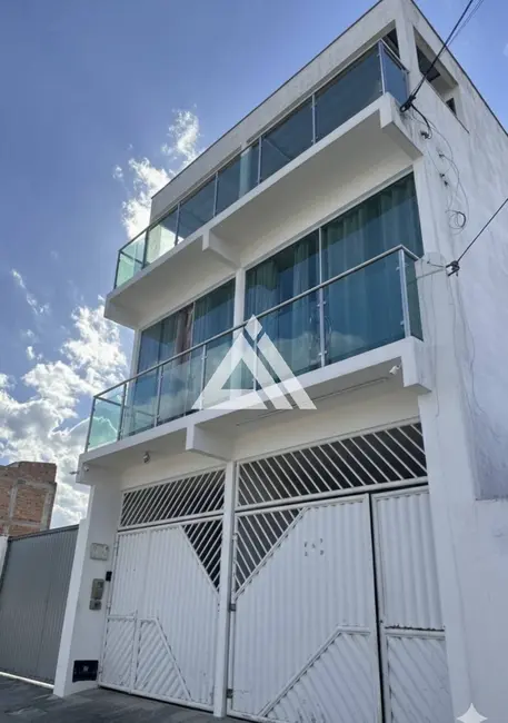 Foto 1 de Casa com 5 quartos à venda, 250m2 em Serrinha - BA