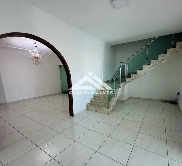 Casa com 5 quartos à venda, 250m2 em Serrinha - BA - imagem 2 Foto 2 de Casa com 5 quartos à venda, 250m2 em Serrinha - BA