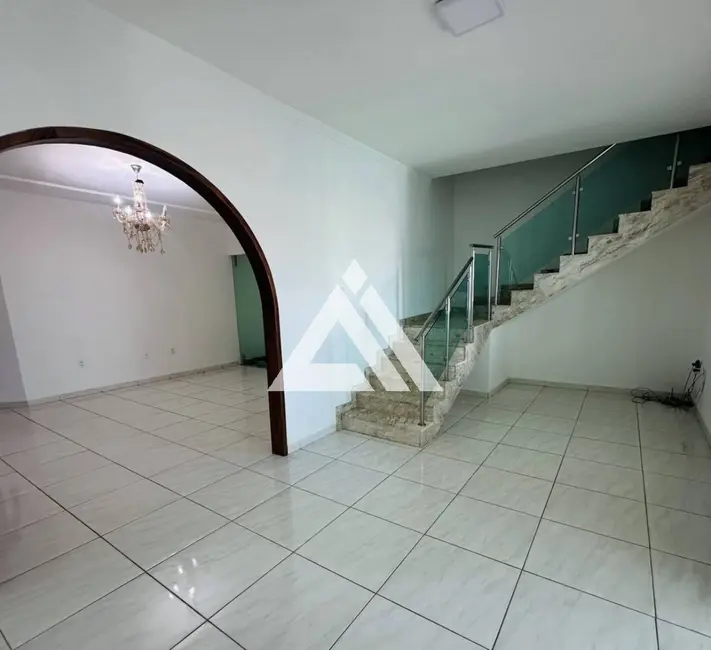 Foto 2 de Casa com 5 quartos à venda, 250m2 em Serrinha - BA