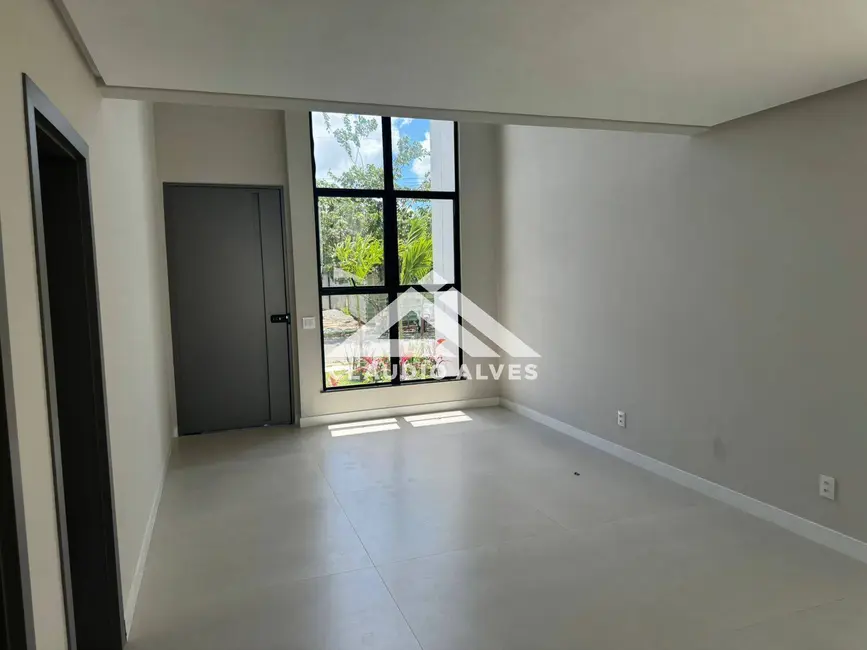 Casa de Condomínio com 3 quartos à venda, 311m2 em Feira De Santana - BA - imagem 3 Foto 3 de Casa de Condomínio com 3 quartos à venda, 311m2 em Feira De Santana - BA
