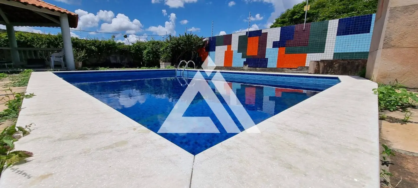 Foto 1 de Casa com 4 quartos à venda, 200m2 em Feira De Santana - BA