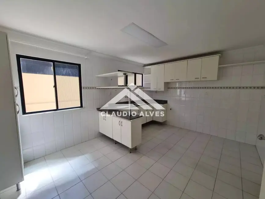 Foto 6 de Casa de Condomínio com 4 quartos à venda, 260m2 em Lauro De Freitas - BA