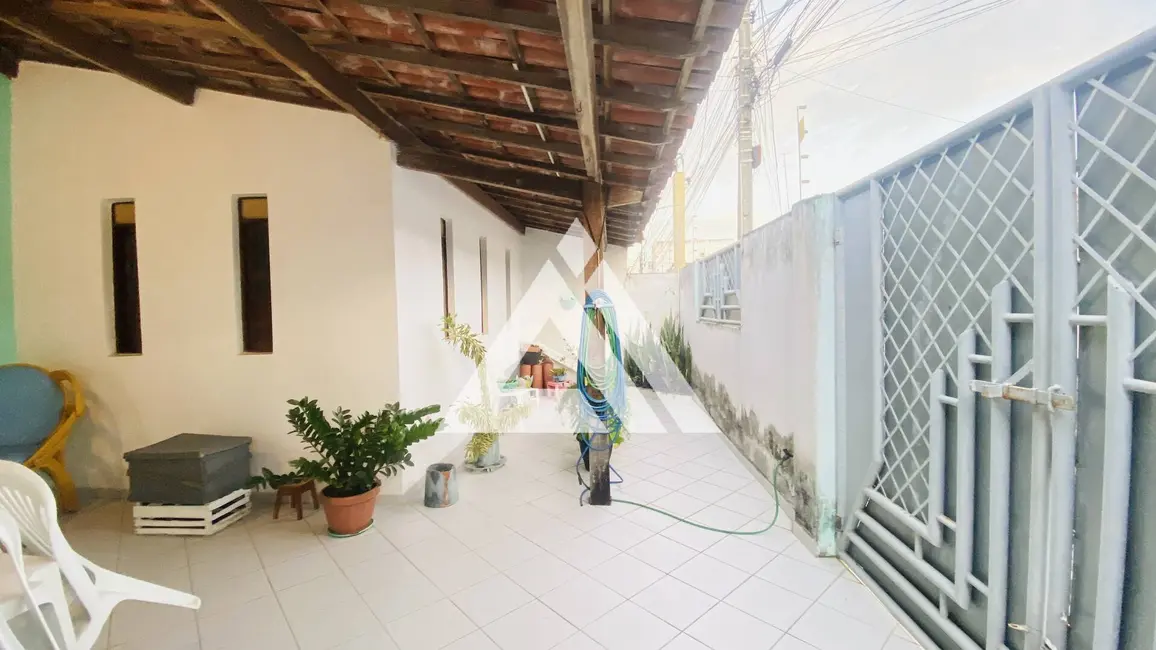 Casa com 3 quartos à venda, 200m2 em Feira De Santana - BA - imagem 2 Foto 2 de Casa com 3 quartos à venda, 200m2 em Feira De Santana - BA