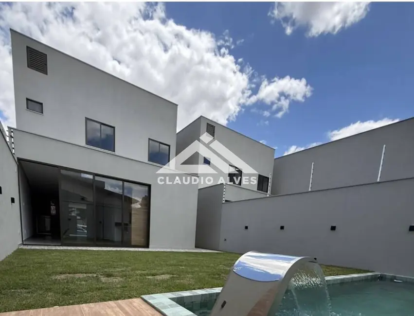 Foto 2 de Casa com 4 quartos à venda, 207m2 em Feira De Santana - BA