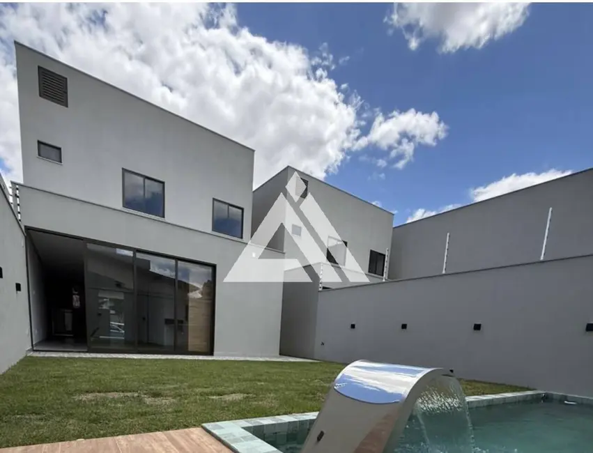 Foto 2 de Casa com 4 quartos à venda, 207m2 em Feira De Santana - BA