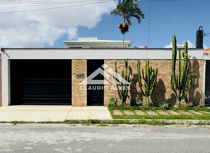 Foto 4 de Casa com 4 quartos à venda, 300m2 em Feira De Santana - BA