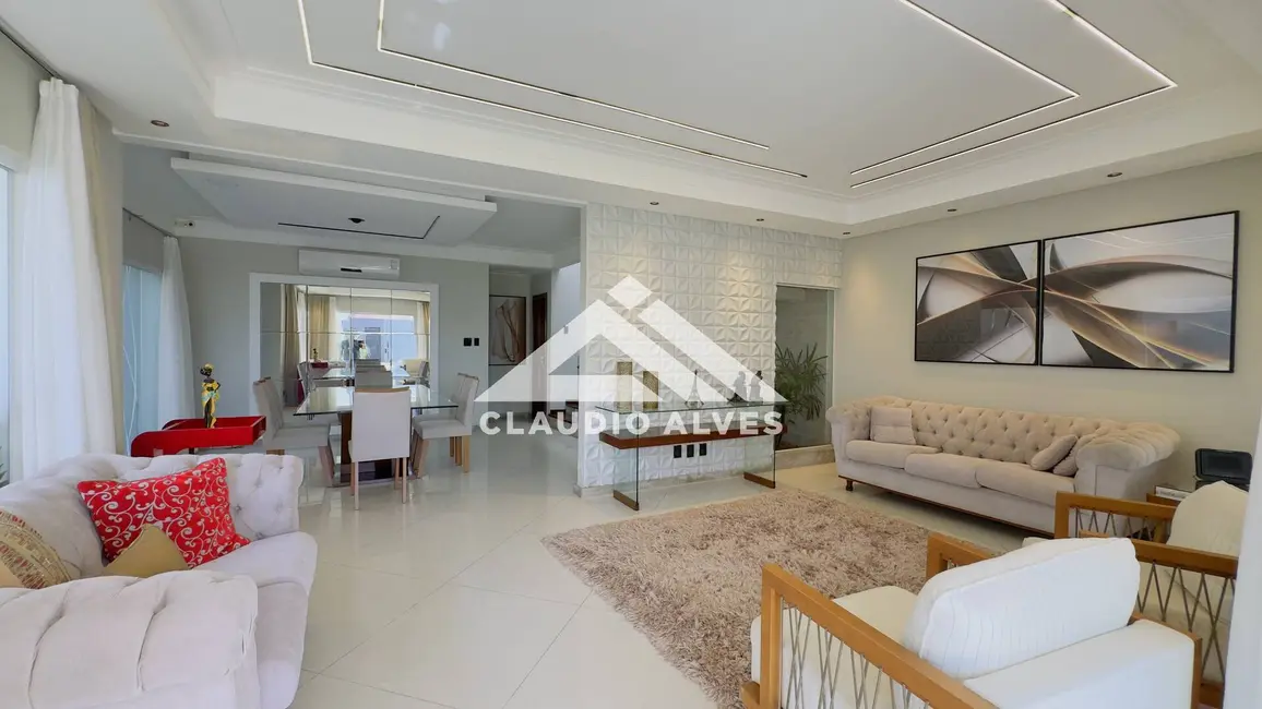 Foto 2 de Casa com 4 quartos à venda, 300m2 em Feira De Santana - BA