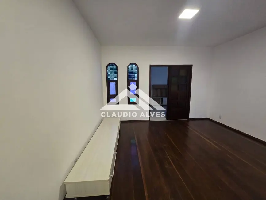 Foto 2 de Casa com 5 quartos à venda, 393m2 em Feira De Santana - BA