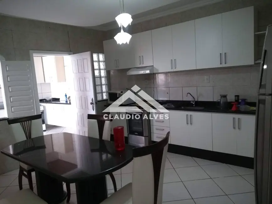 Foto 5 de Casa com 3 quartos para alugar em Feira De Santana - BA