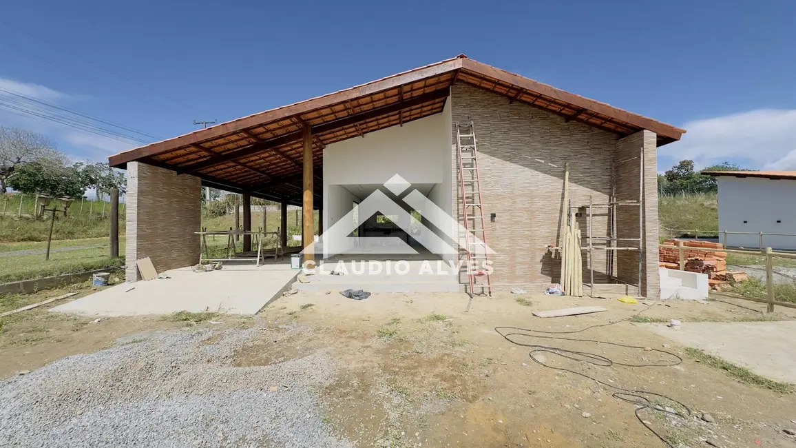 Chácara com 3 quartos à venda, 452m2 em Feira De Santana - BA - imagem 1 Foto 1 de Chácara com 3 quartos à venda, 452m2 em Feira De Santana - BA