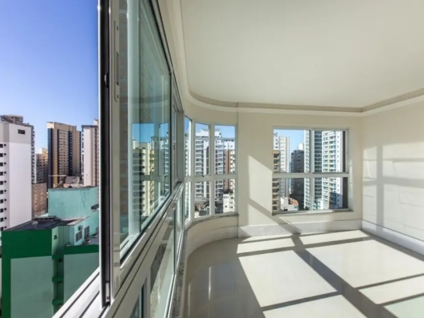 Foto 2 de Apartamento com 3 quartos à venda, 238m2 em Centro, Balneario Camboriu - SC