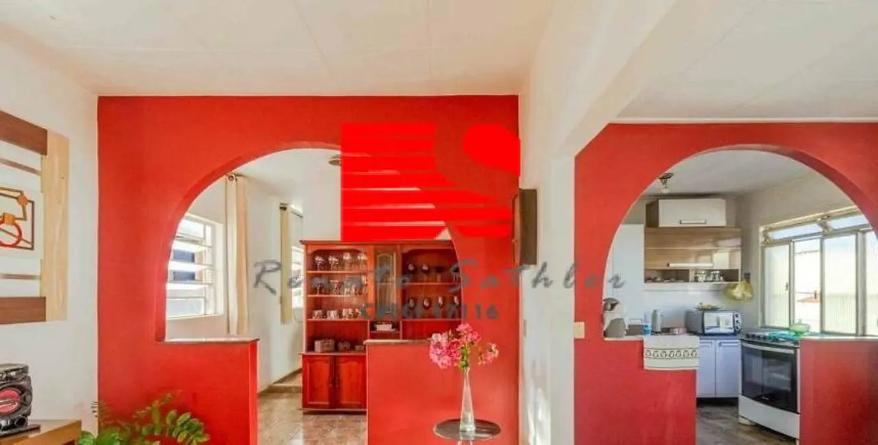 Foto 2 de Casa com 4 quartos à venda, 212m2 em Santa Efigênia, Belo Horizonte - MG