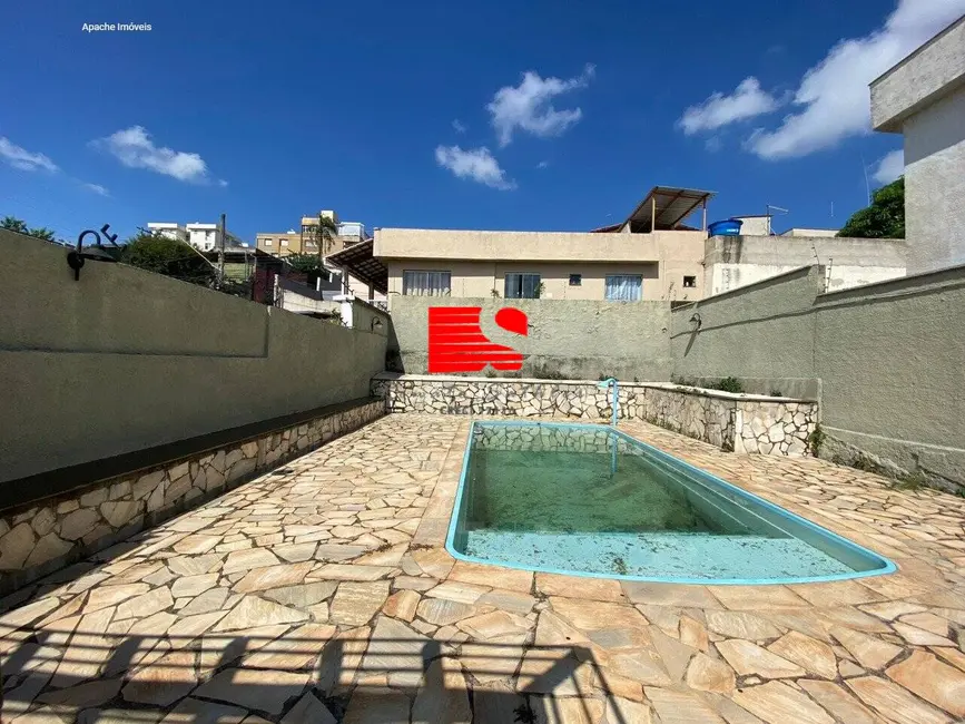 Foto 1 de Casa com 3 quartos para alugar, 200m2 em Santa Efigênia, Belo Horizonte - MG