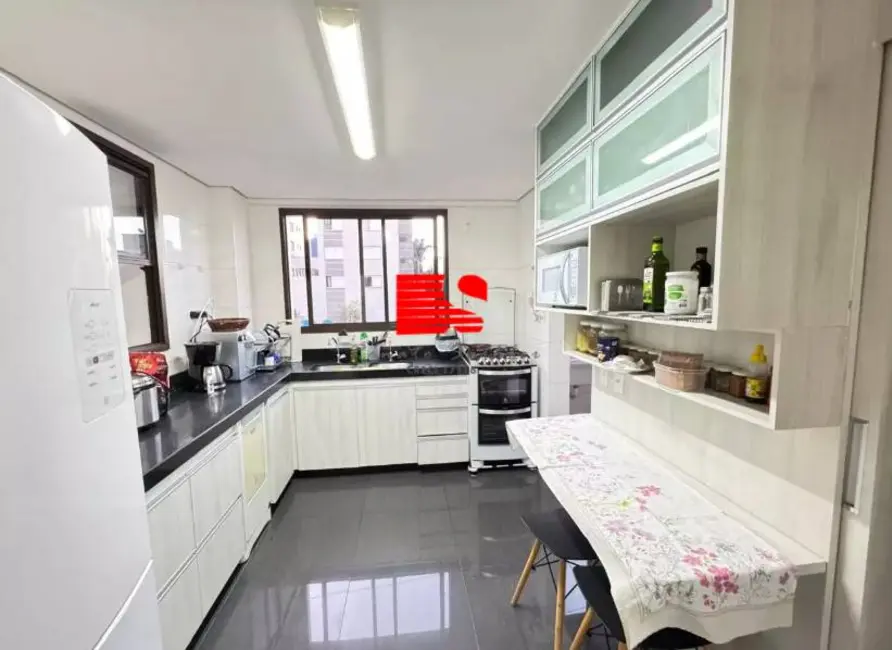 Apartamento com 4 quartos à venda, 180m2 em Buritis, Belo Horizonte - MG - imagem 9 Foto 9 de Apartamento com 4 quartos à venda, 180m2 em Buritis, Belo Horizonte - MG