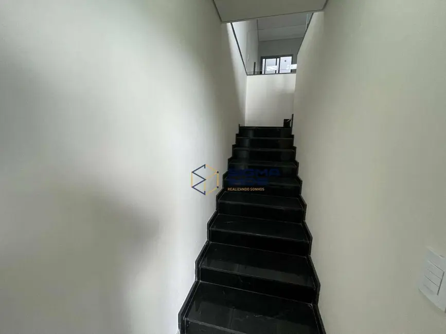 Casa com 3 quartos à venda, 250m2 em João XXIII, Vinhedo - SP - imagem 8 Foto 8 de Casa com 3 quartos à venda, 250m2 em João XXIII, Vinhedo - SP